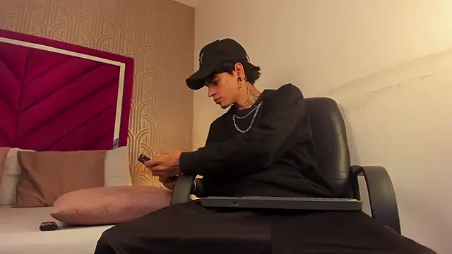 Dominic Foxx online show from 3, 3, 2026