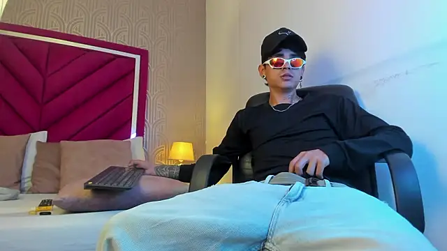 Dominic Foxx online show from 4, 3, 2026