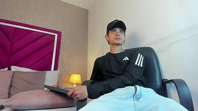 Dominic Foxx online show from 6, 3, 2026