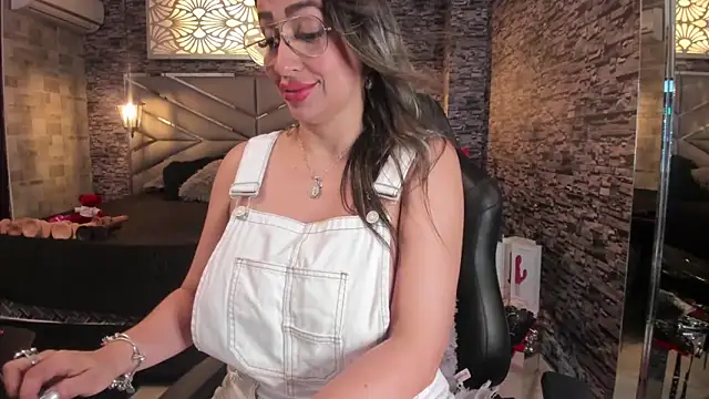 Nicolle Doll  online show from 25, 4, 2026