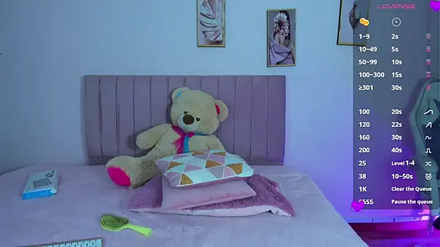 Zoow bluussh online show from 25, 3, 2026