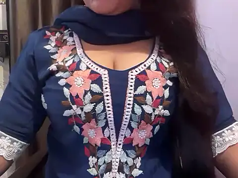 Avneet kaurr1 online show from 8, 6, 2026