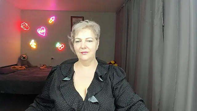 Mary-Leee online show from 5, 6, 2026