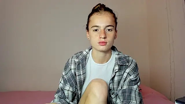 Snapshot of Stacey_Brow chatting on 23, 6, 2026 Stacey Brow online show from 23, 6, 2026