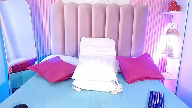 ArianaRougee online show from 25, 4, 2026