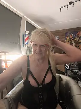 Snapshot of Heidiblueeyes chatting on 25, 6, 2026 Heidiblueeyes online show from 25, 6, 2026
