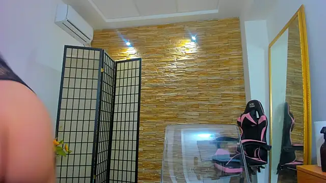 MiaNoirr online show from 5, 3, 2026