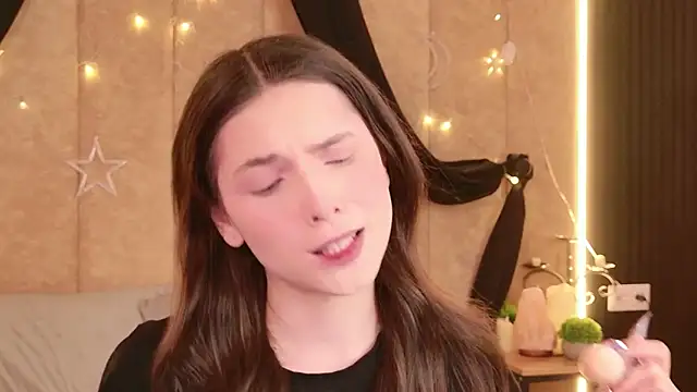 GIGI DAVS online show from 25, 4, 2026