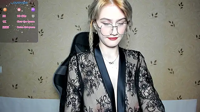 NicoleDaviss online show from 12, 6, 2026