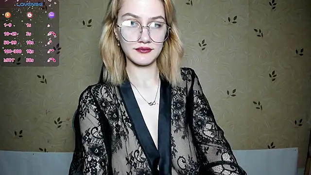 NicoleDaviss online show from 4, 7, 2026