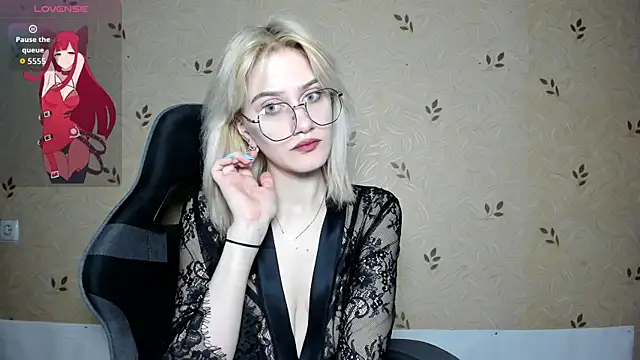 NicoleDaviss online show from 25, 7, 2026