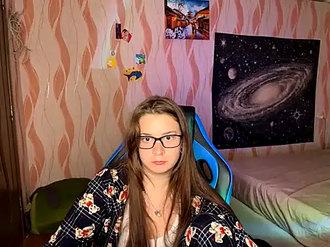 Snapshot of HotEmilia chatting on 7, 5, 2026 HotEmilia online show from 7, 5, 2026