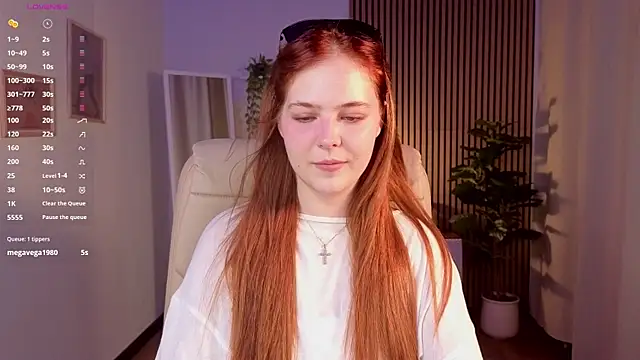 Snapshot of Elle_Funning chatting on 20, 6, 2026 Elle Funning online show from 20, 6, 2026