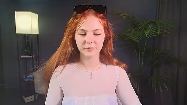 Elle Funning online show from 25, 6, 2026