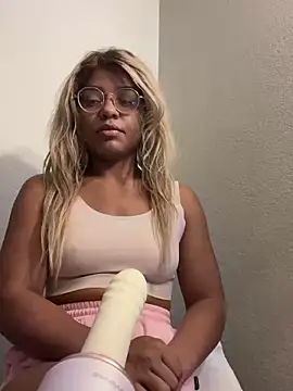 Snapshot of princessandthefootjob chatting on 19, 4, 2026 princessandthefootjob online show from 19, 4, 2026