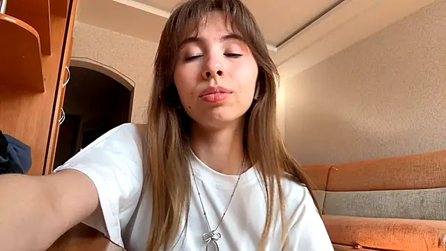 SerenaHawthorne online show from 12, 3, 2026