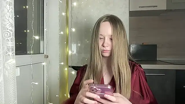 cutefoxieee online show from 8, 4, 2026