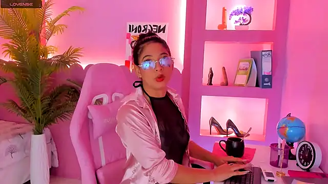 Holy Lux online show from 11, 3, 2026