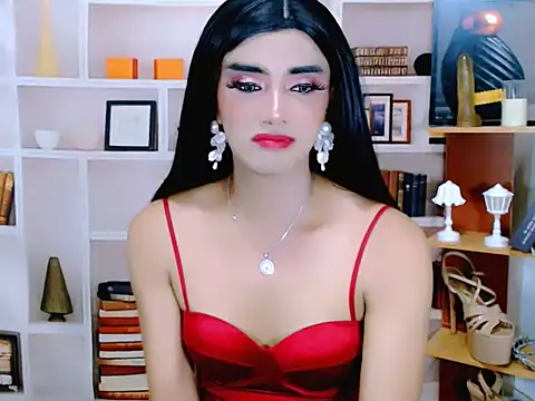 Queeny Cassandra online show from 13, 5, 2026