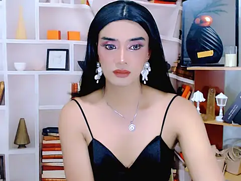 Queeny Cassandra online show from 19, 5, 2026
