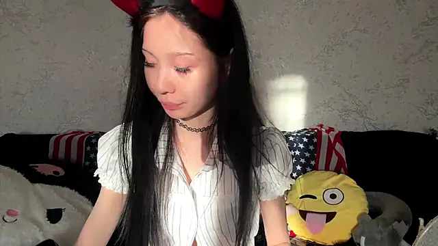 kishagrayone online show from 18, 4, 2026