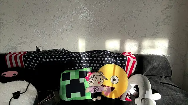 kishagrayone online show from 28, 4, 2026