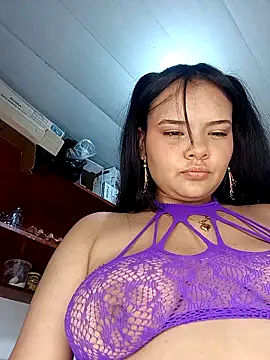 Emily Rouse23 online show from 22, 4, 2026