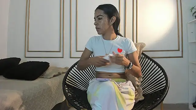 Snapshot of emily_gaviria1 chatting on 2, 5, 2026 emily gaviria1 online show from 2, 5, 2026