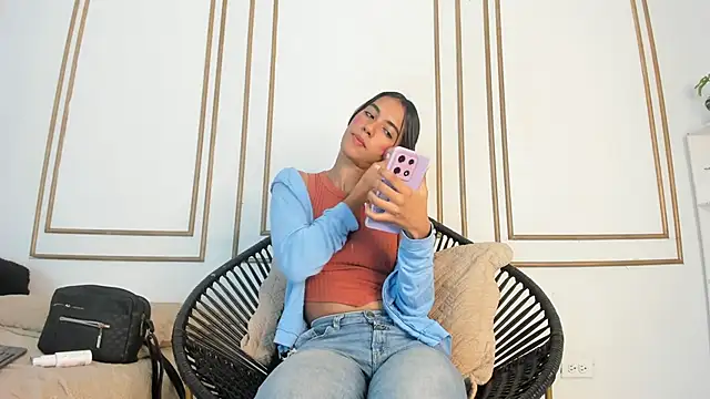 Snapshot of emily_gaviria1 chatting on 3, 5, 2026 emily gaviria1 online show from 3, 5, 2026