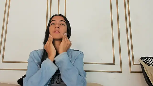 Snapshot of emily_gaviria1 chatting on 10, 5, 2026 emily gaviria1 online show from 10, 5, 2026