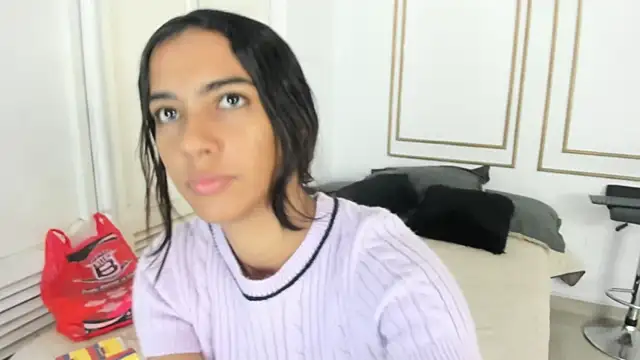 Snapshot of emily_gaviria1 chatting on 10, 6, 2026 emily gaviria1 online show from 10, 6, 2026