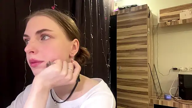 PollyDream online show from 4, 3, 2026