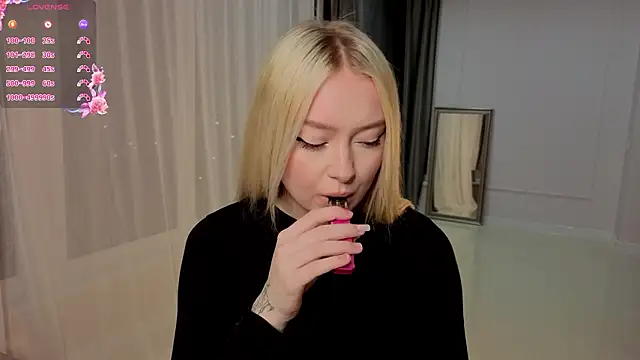 Snapshot of ChristinBland chatting on 13, 3, 2026 ChristinBland online show from 13, 3, 2026