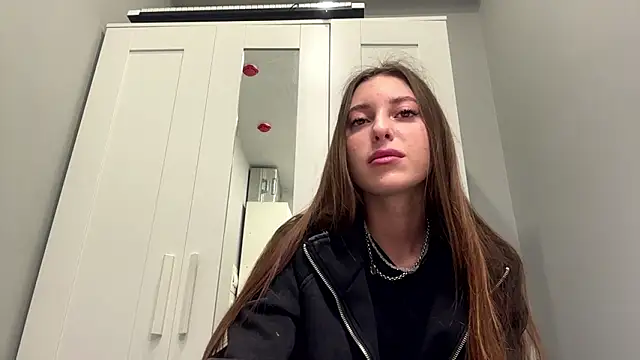 Snapshot of selena_favn chatting on 6, 3, 2026 selena favn online show from 6, 3, 2026