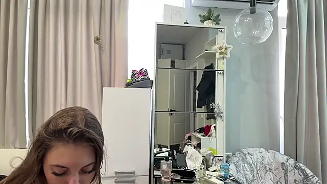 Snapshot of selena_favn chatting on 25, 6, 2026 selena favn online show from 25, 6, 2026