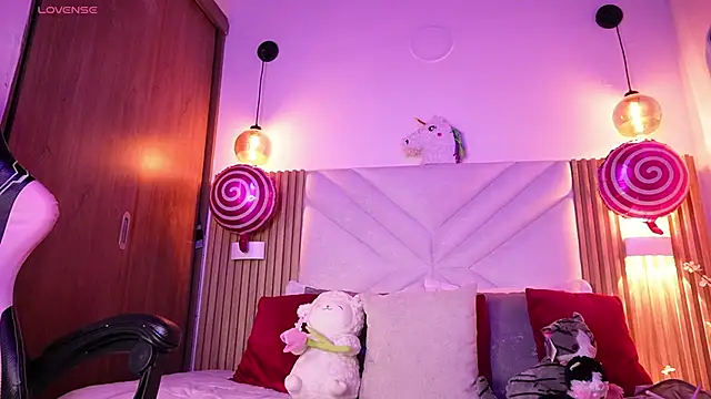 Shiori hime online show from 10, 3, 2026