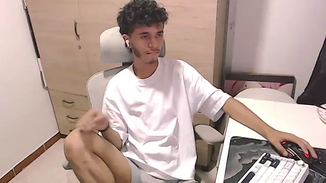 Snapshot of axeldarkk chatting on 5, 3, 2026 axeldarkk online show from 5, 3, 2026