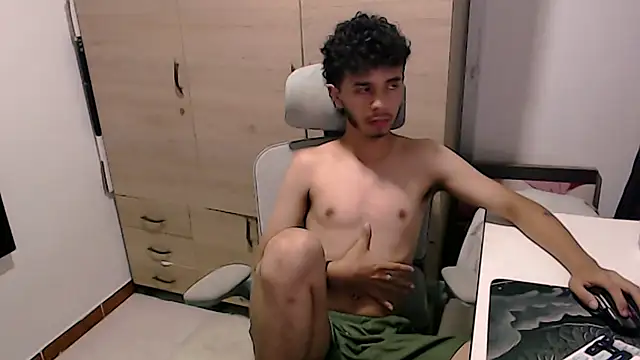 Snapshot of axeldarkk chatting on 6, 3, 2026 axeldarkk online show from 6, 3, 2026