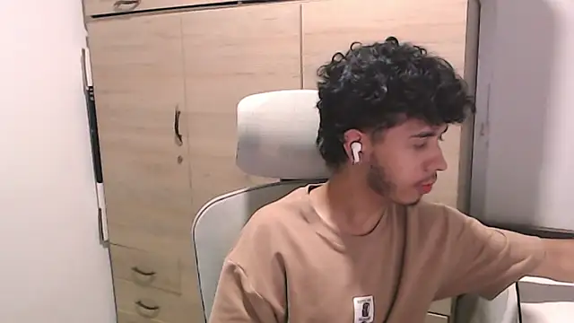 Snapshot of axeldarkk chatting on 11, 3, 2026 axeldarkk online show from 11, 3, 2026