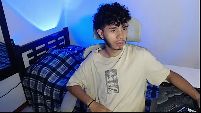 Snapshot of axeldarkk chatting on 6, 4, 2026 axeldarkk online show from 6, 4, 2026