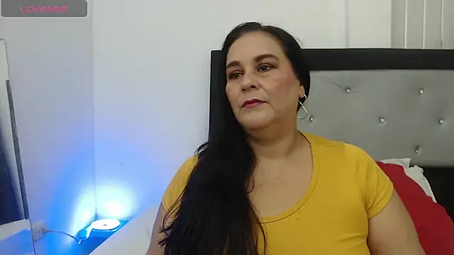 Sharlot curvy online show from 26, 4, 2026