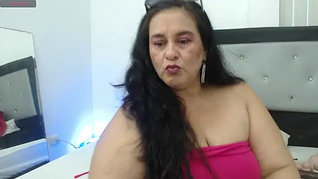 Sharlot curvy online show from 28, 4, 2026