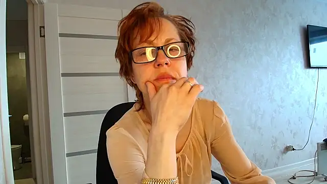 Snapshot of LioraWeiss chatting on 1, 5, 2026 LioraWeiss online show from 1, 5, 2026
