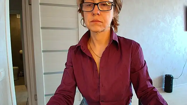 Snapshot of LioraWeiss chatting on 5, 5, 2026 LioraWeiss online show from 5, 5, 2026