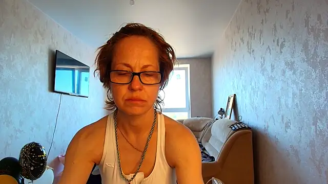 Snapshot of LioraWeiss chatting on 18, 5, 2026 LioraWeiss online show from 18, 5, 2026