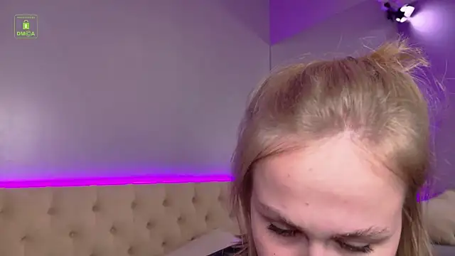 stacy moorex online show from 28, 7, 2026