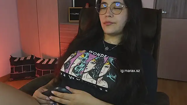 Snapshot of Mara_HugeAss chatting on 15, 6, 2026 Mara HugeAss online show from 15, 6, 2026