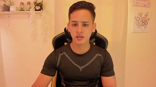 sexy andres01 online show from 12, 4, 2026