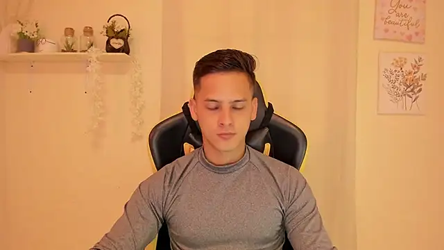 sexy andres01 online show from 18, 4, 2026