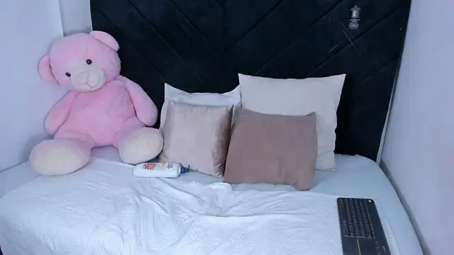 shelseanova online show from 24, 4, 2026